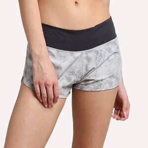 Vuori Shorts Women’s Omni Performance Short in Grey Dune Size Small